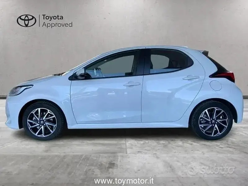Usata Toyota Yaris Hybrid Trend 116 CV (85 kW) 2022 Bianco Berlina
