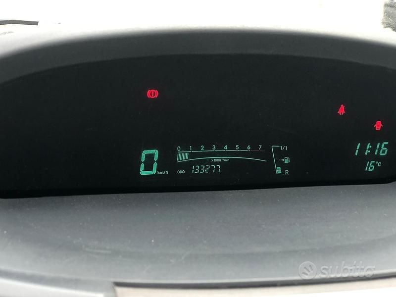 Second-hand Toyota Yaris 69 CP (50 kW) 2010 Gri Hatchback