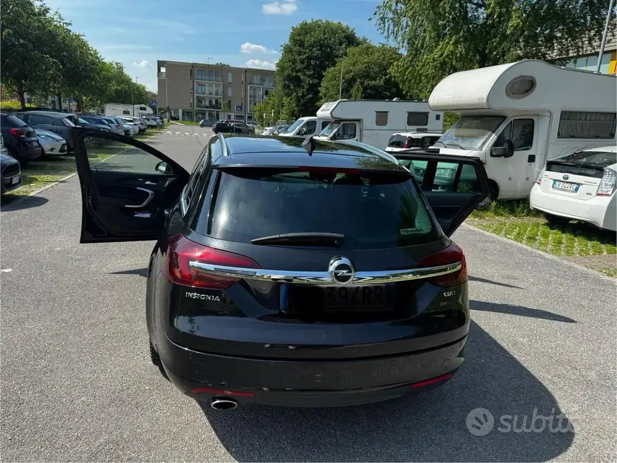 Usata Opel Insignia 160 CV (117 kW) 2016 Nero Station wagon