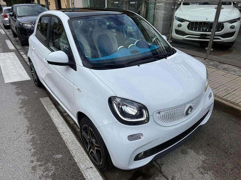 Usata Smart ForFour Proxy 90 CV (66 kW) 2015 Bianco Utilitaria