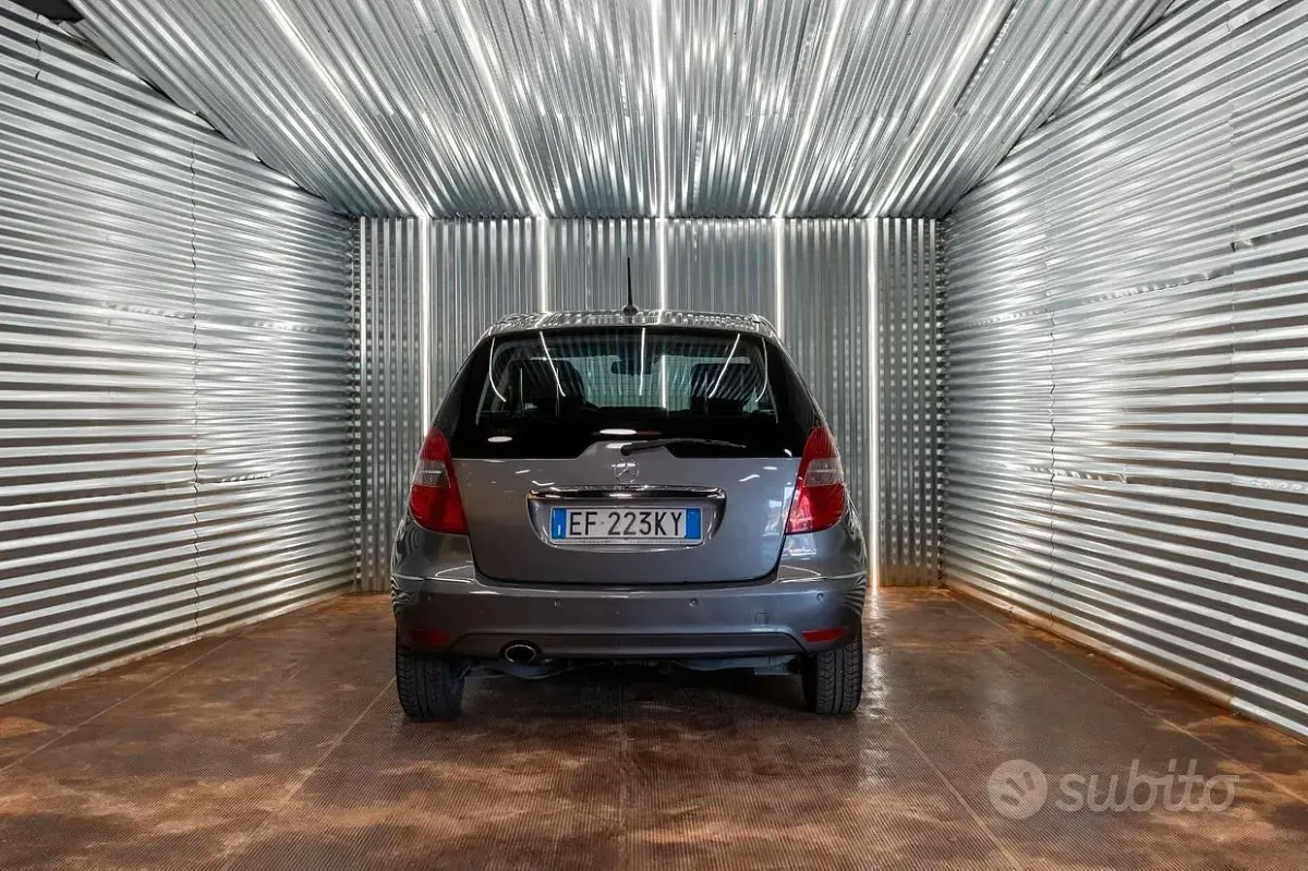 Usata Mercedes A180 Elegance 109 CV (80 kW) 2010 Marrone Berlina