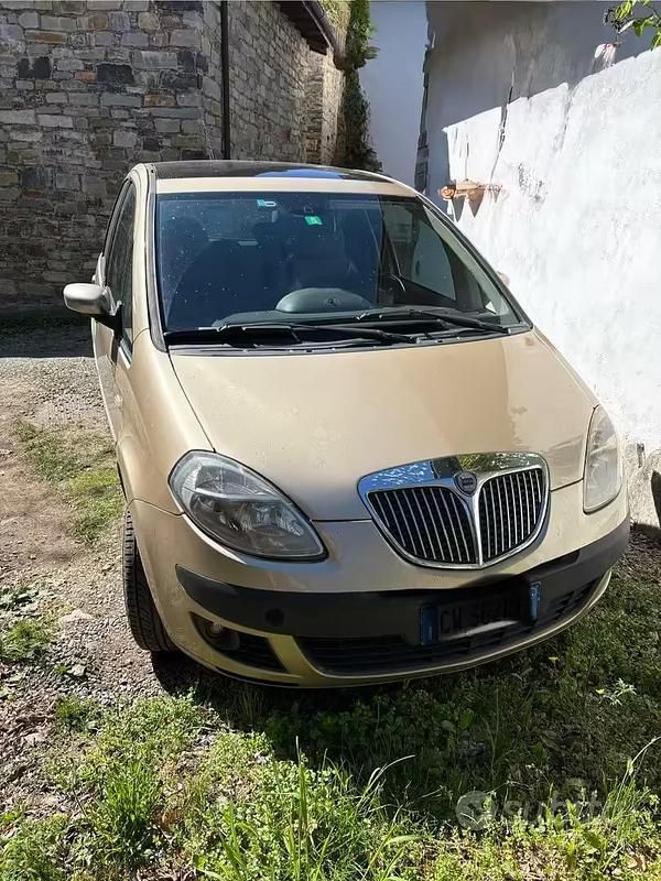 Usata Lancia Musa 101 CV (74 kW) 2005 Monovolume