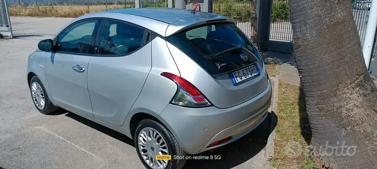 Begagnad Lancia Ypsilon Gold 69 HK (50 kW) 2017 Grå Halvkombi