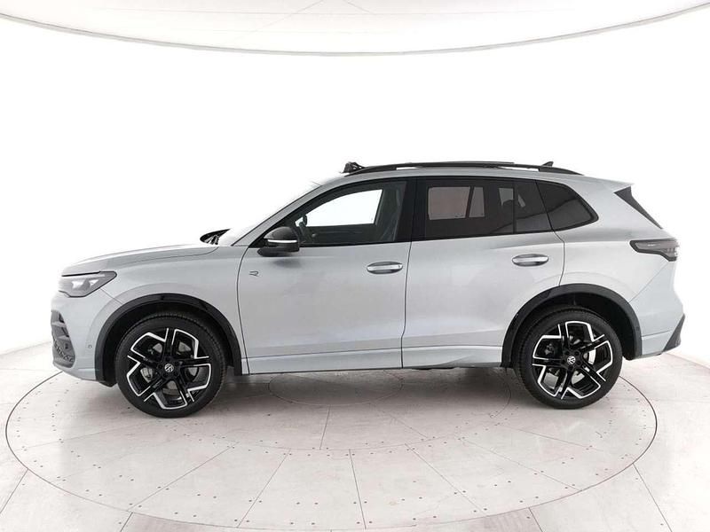 Nuova VW Tiguan R-line Plus 193 CV (141 kW) 2026 Argento SUV