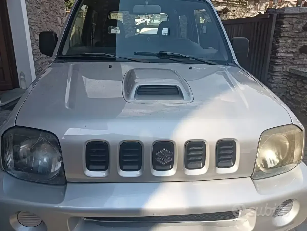 Usata Suzuki Jimny 65 CV (47 kW) 2005 Grigio SUV