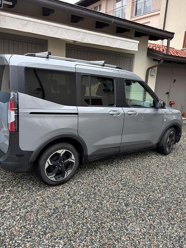Usata Ford Tourneo 2025 Grigio Berlina
