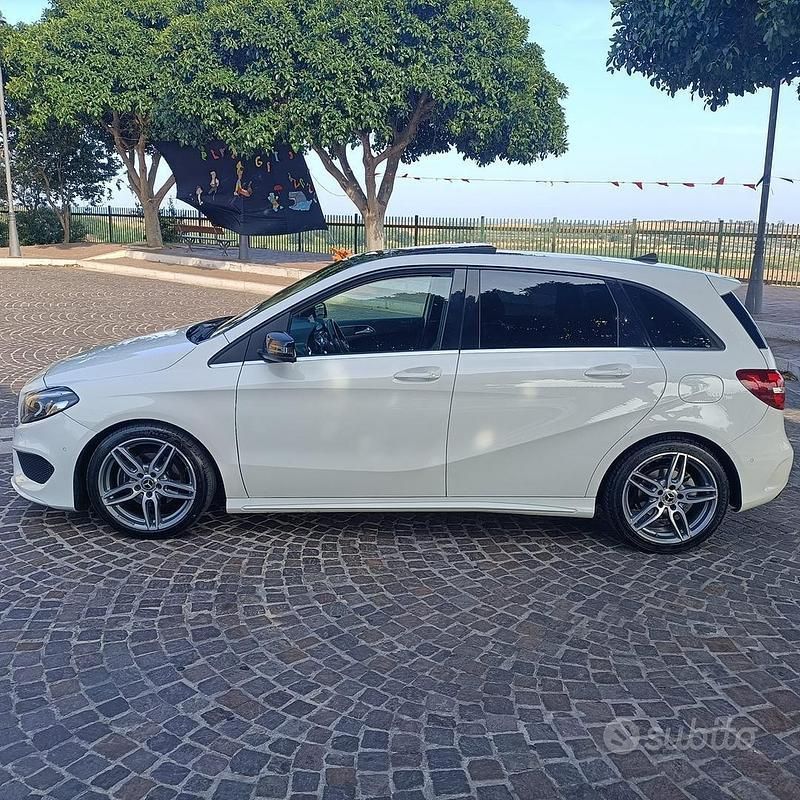 Usata Mercedes B200 AMG 136 CV (100 kW) 2018 Bianco Monovolume