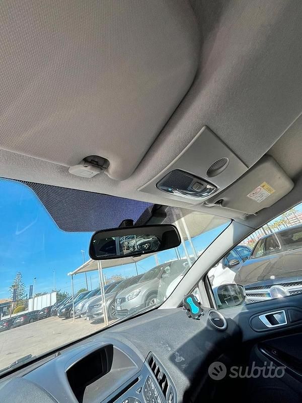 Usata Ford Fiesta 75 CV (55 kW) 2016 Bianco Utilitaria