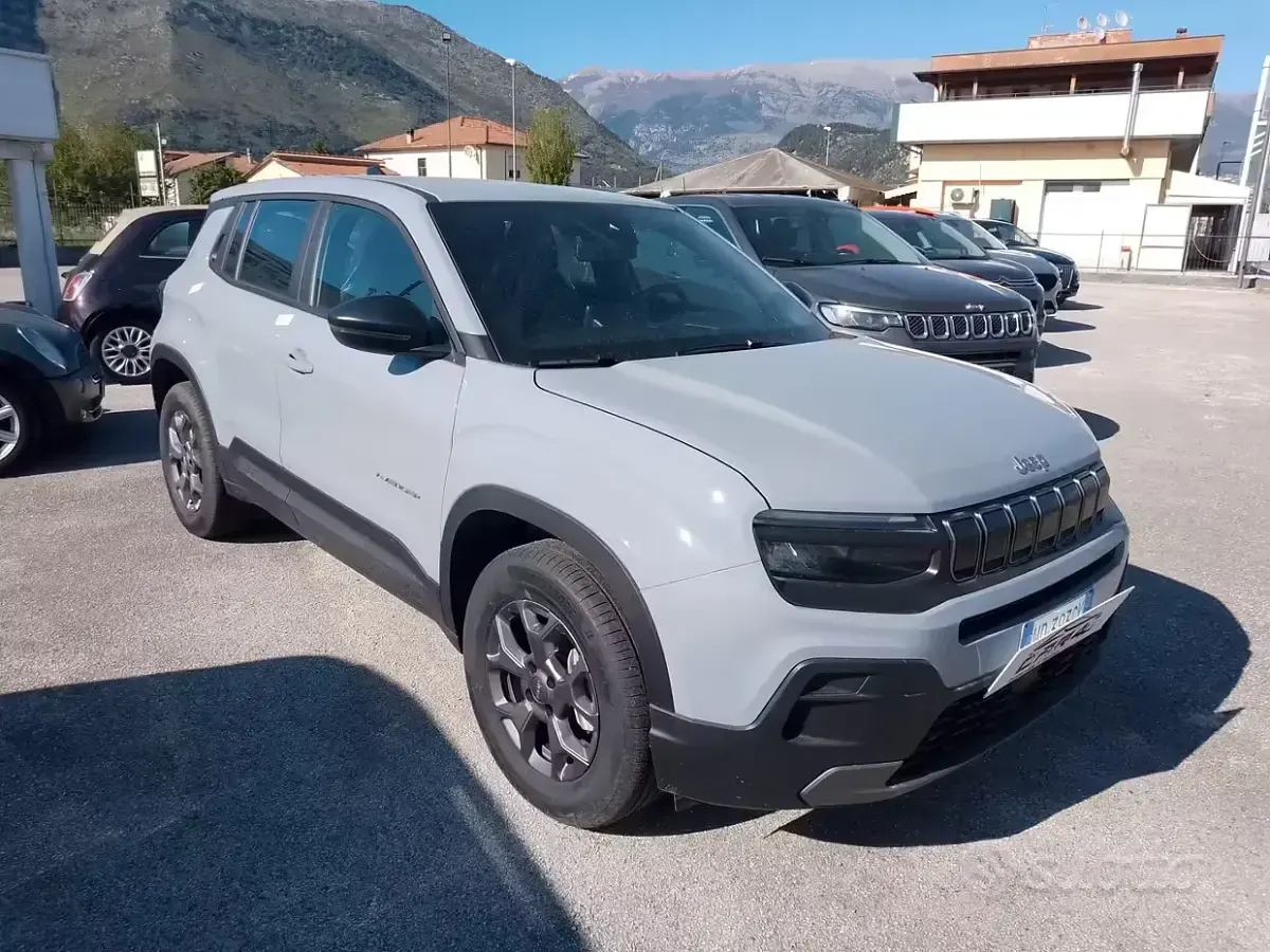Nieuw Jeep Avenger Longitude 101 PK (74 kW) 2026 Grijs SUV