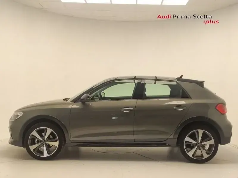 Usata Audi A1 Ambiente 116 CV (85 kW) 2024 Grigio chronos metallizzato SUV