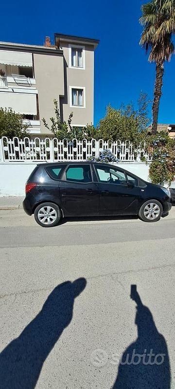 Usata Opel Meriva 95 CV (69 kW) 2011 Nero Monovolume
