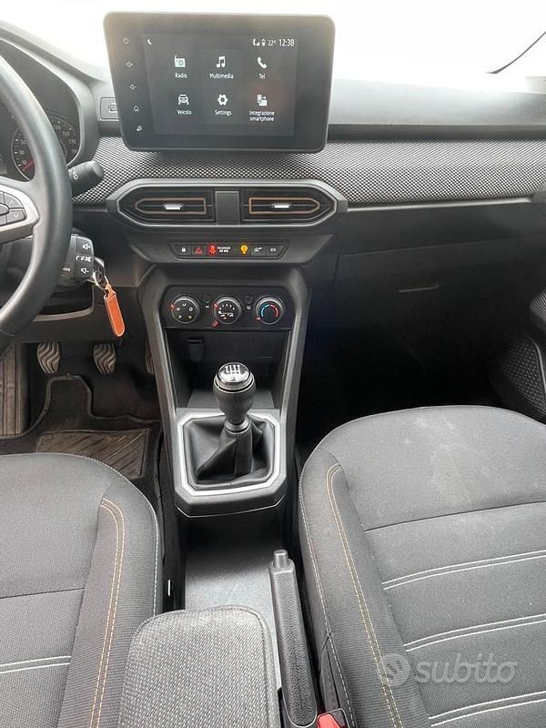 Begagnad Dacia Sandero Stepway 110 HK (80 kW) 2023 Vit Sedan