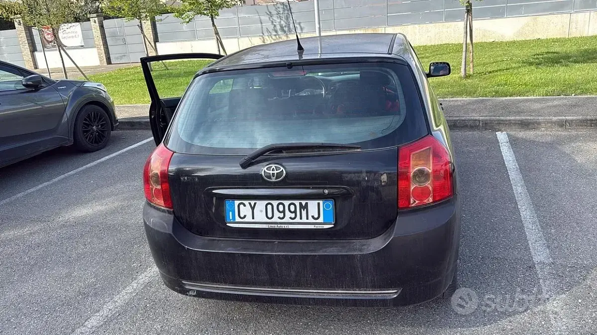 Usata Toyota Corolla Sol 90 CV (66 kW) 2006 Nero Berlina