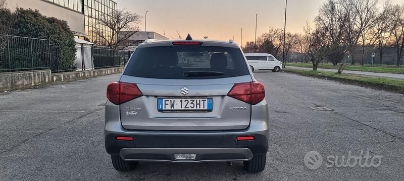 Usata Suzuki Vitara 111 CV (81 kW) 2019 Grigio SUV