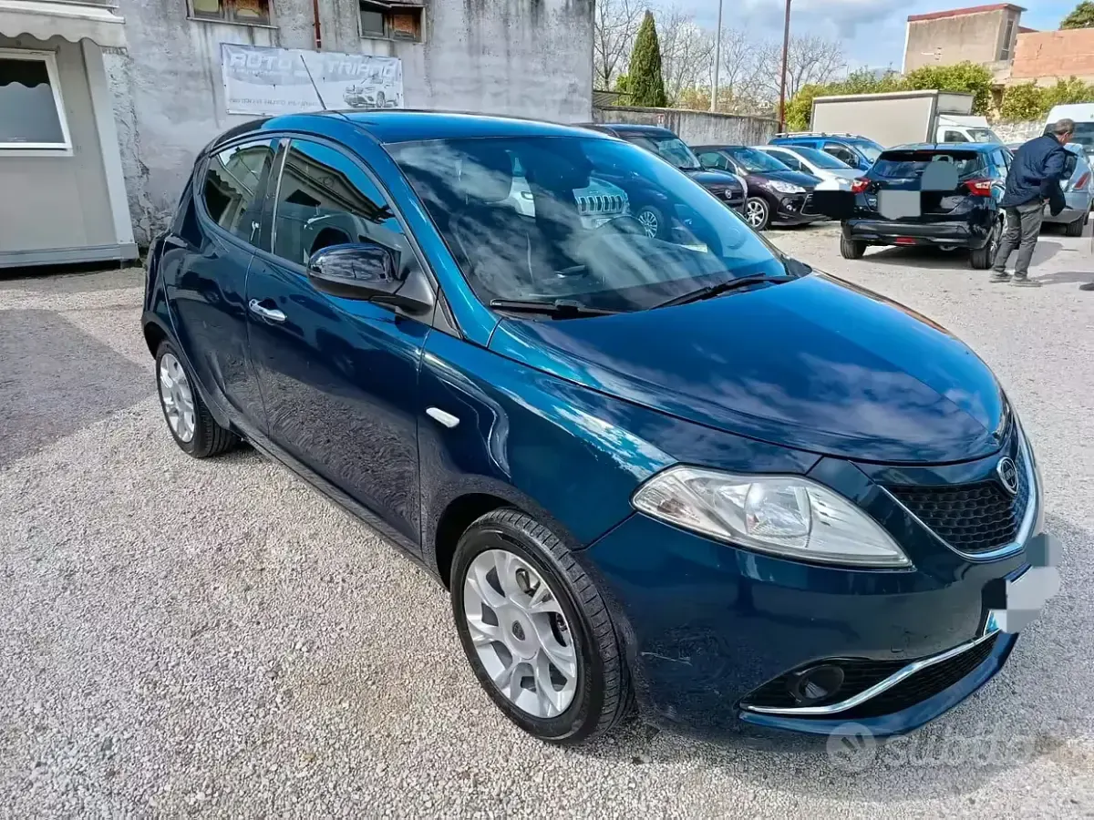 Begagnad Lancia Ypsilon S 95 HK (69 kW) 2016 Blå Halvkombi