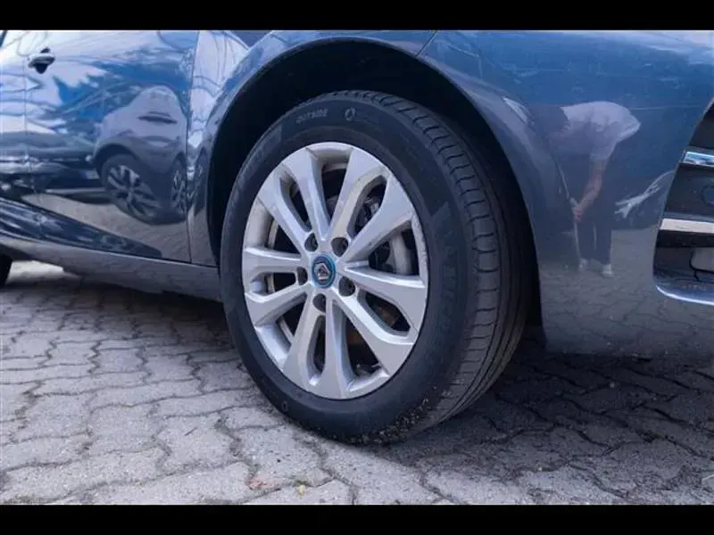Usata Renault Zoe Zen 80 kW (109 CV) 2020 Grigio chiaro Utilitaria