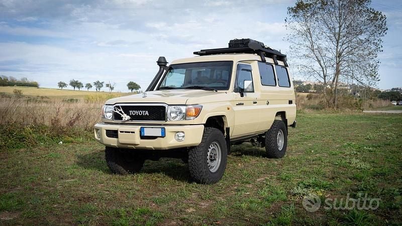 Usata Toyota Land Cruiser 2021 Marrone SUV
