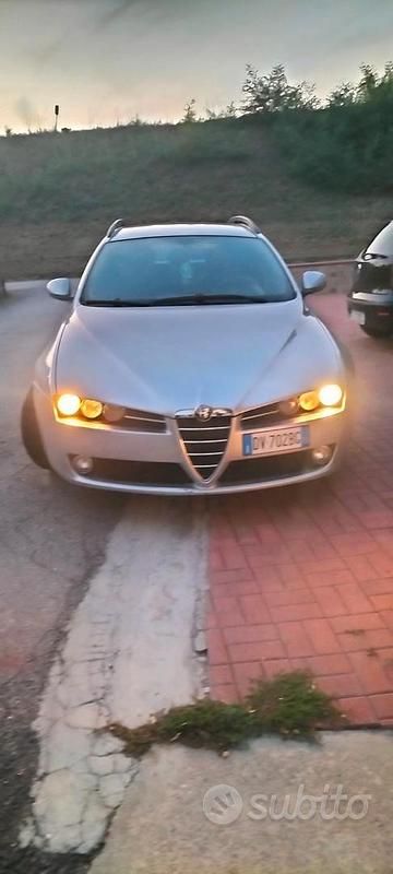 Usata 2009 Alfa Romeo 159 Station wagon | 4000 € (Buon prezzo) - Immagine 1/4