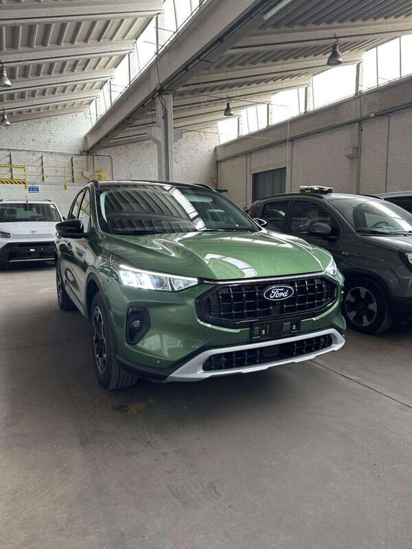 Nuova Ford Kuga Active X 151 CV (111 kW) 2025 Verde metallizzato SUV