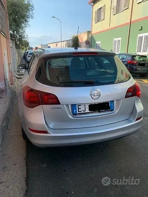 Usata Opel Astra Sport 100 CV (73 kW) 2011 Grigio Station wagon