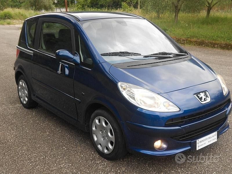 Usata Peugeot 1007 68 CV (50 kW) 2005 Blu Monovolume