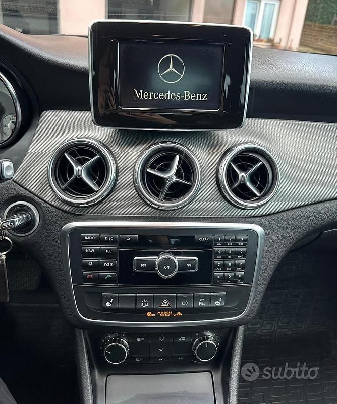Begagnad Mercedes GLA220 170 HK (125 kW) 2015 Grå SUV