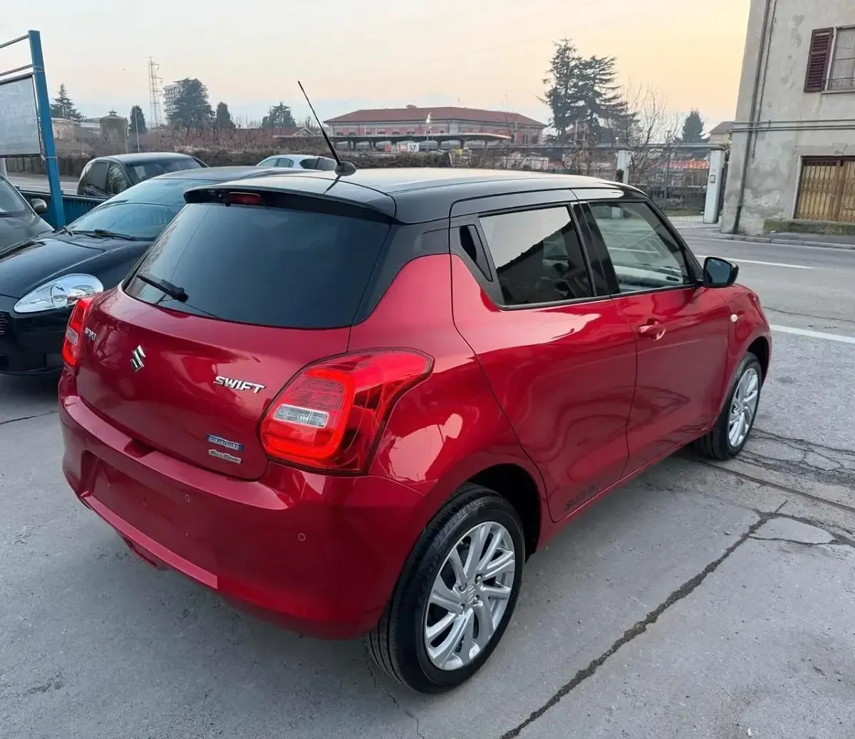 Usata Suzuki Swift 83 CV (61 kW) 2021 Rosso Berlina