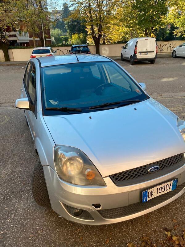 Usato 2007 Ford Fiesta 1.2 Benzin 75 CV (2.599 €)