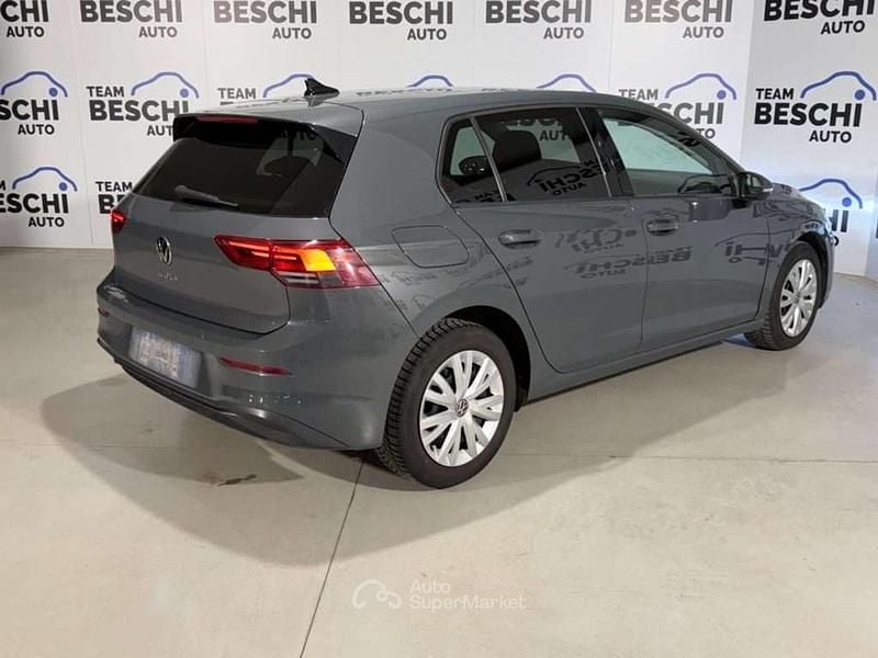 Usata VW Golf VII Life 150 CV (110 kW) 2020 Grigio delfino Berlina