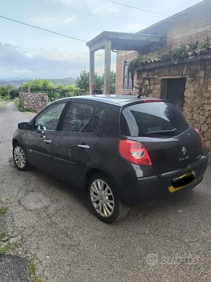 Usata Renault Clio III 85 CV (62 kW) 2007 Nero Utilitaria