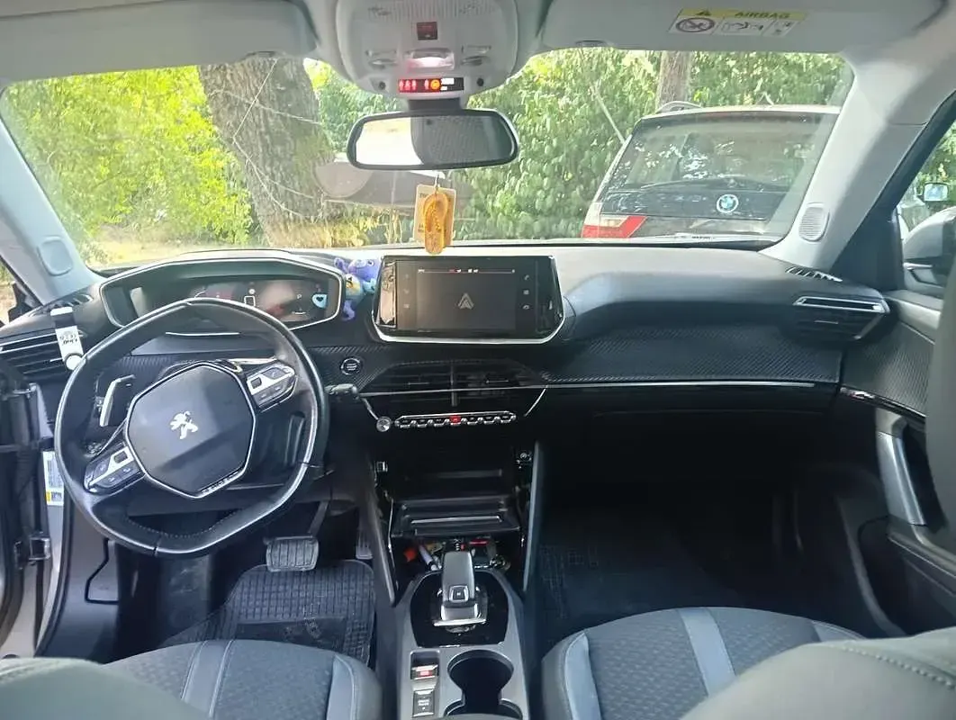 Usata Peugeot 2008 Allure 131 CV (96 kW) 2020 Grigio SUV