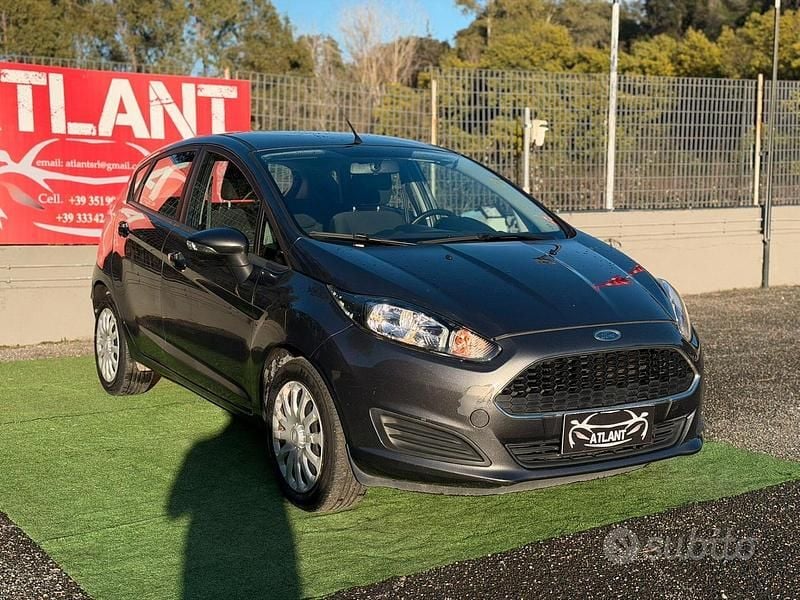 Grigio Usata 2017 Ford Fiesta Utilitaria | 6899 € (Super prezzo) - Immagine 1/4