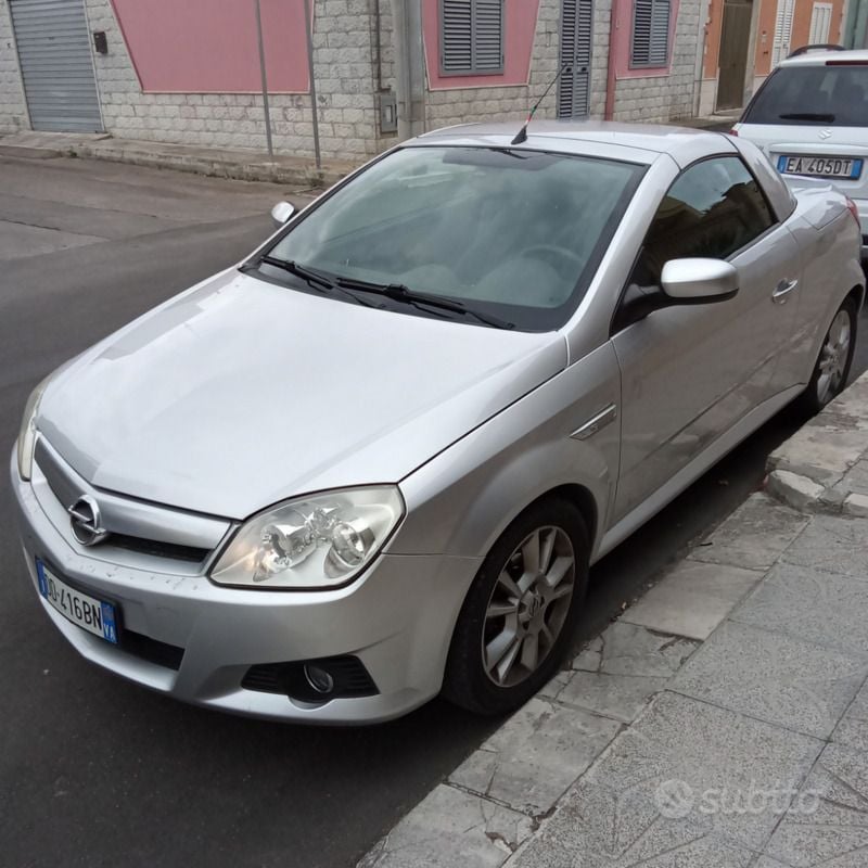 Usata Opel Tigra 69 CV (50 kW) 2006 Cabrio