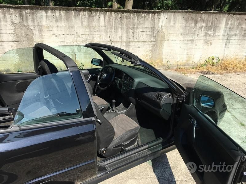 Usata VW Golf Cabriolet 110 CV (80 kW) 2000 Nero Cabrio