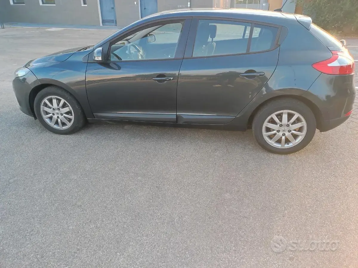 Usata Renault Mégane III 90 CV (66 kW) 2012 Berlina