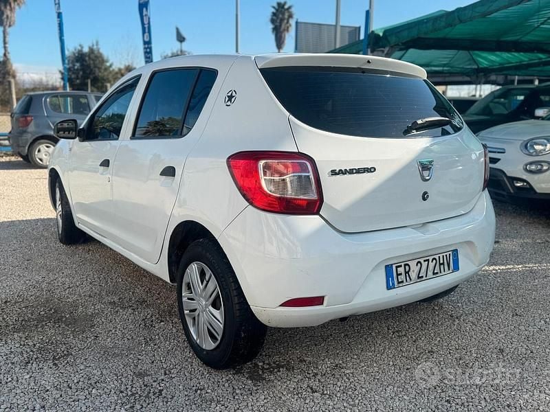 Usata Dacia Sandero 75 CV (55 kW) 2013 Bianco Berlina