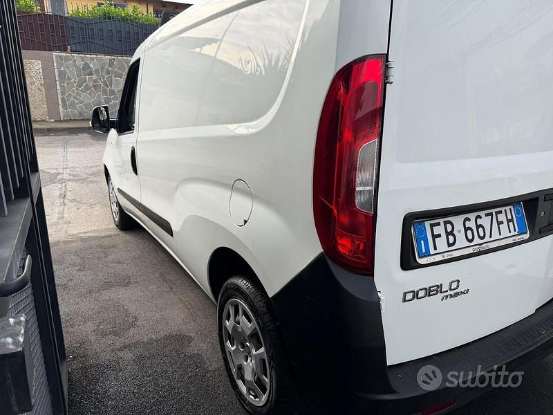 Usata Fiat Doblò 120 CV (88 kW) 2015 Bianco Monovolume