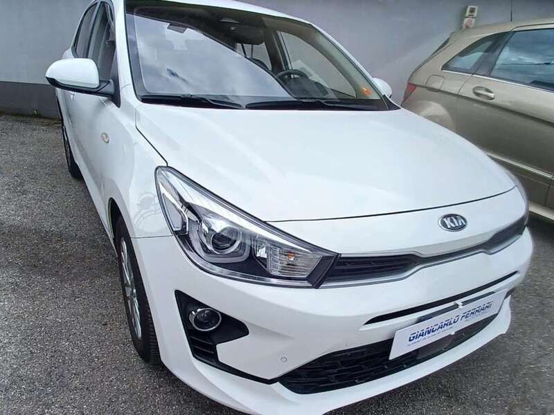 Clear white Usata 2021 Kia Rio Comfort Tre volumi | 12.500 € (Buon prezzo) - Immagine 1/4