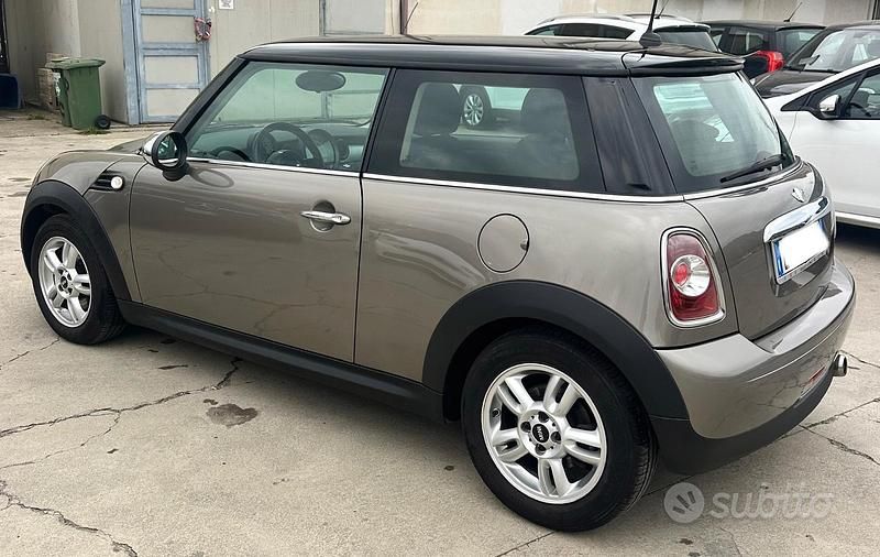 Usata Mini One D 90 CV (66 kW) 2013 Marrone Utilitaria