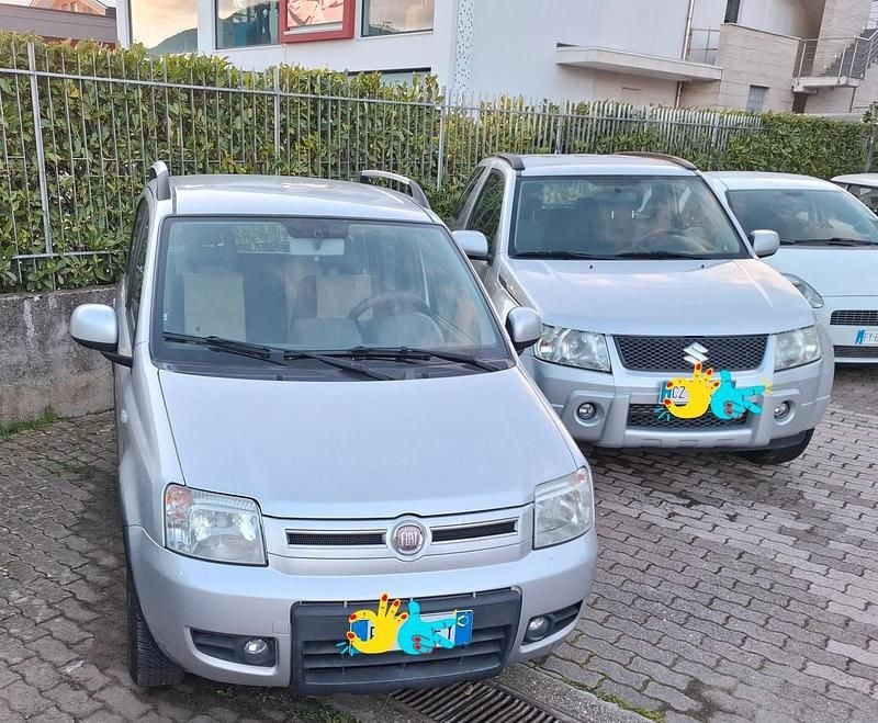 Argento Usata 2011 Fiat Panda 4x4 Climbing Due volumi | 6990 € (Buon prezzo) - Immagine 1/4