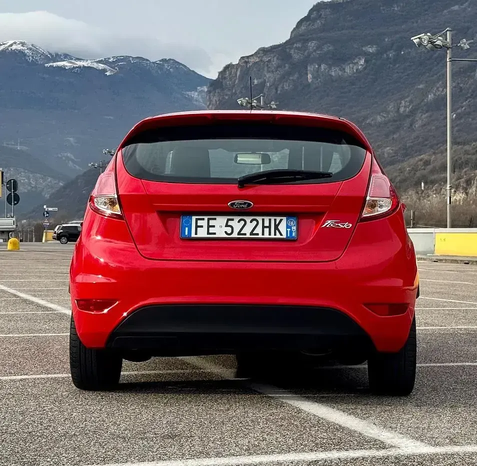 Usata Ford Fiesta 75 CV (55 kW) 2016 Rosso Utilitaria