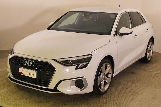 Usata Audi A3 Advanced 150 CV (110 kW) 2022 Bianco ghiaccio metallizzato Berlina