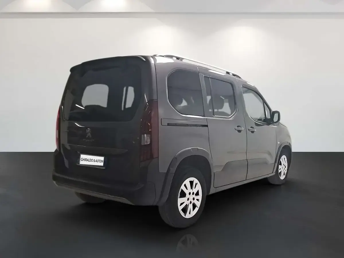 Usata Peugeot Rifter Allure 131 CV (96 kW) 2021 Grigio Monovolume