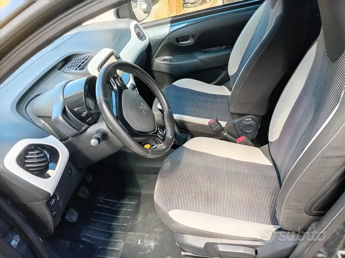 Usata Peugeot 108 Collection 82 CV (60 kW) 2018 Grigio Cabrio