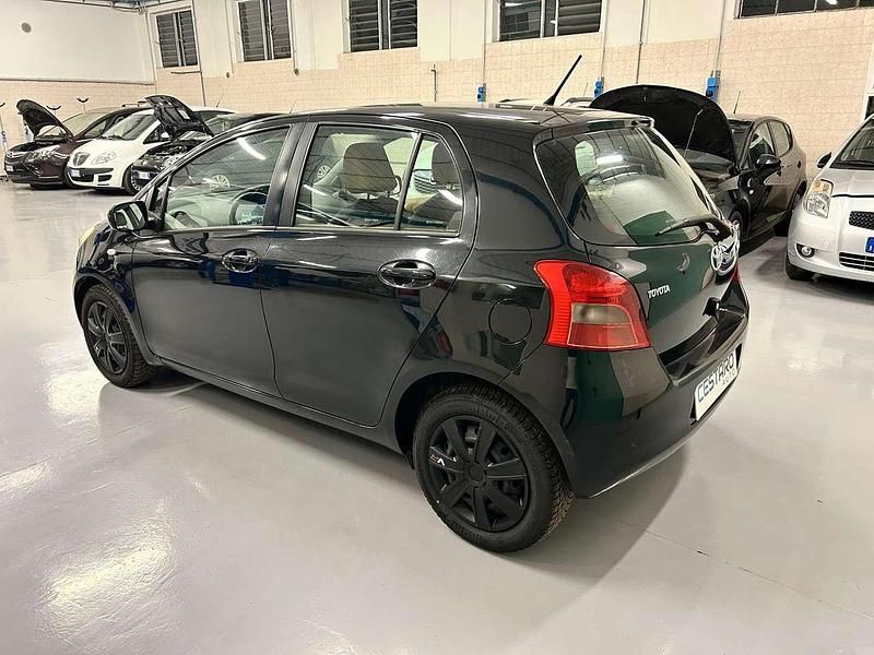 Usata Toyota Yaris Sol 87 CV (63 kW) 2007 Nero Utilitaria