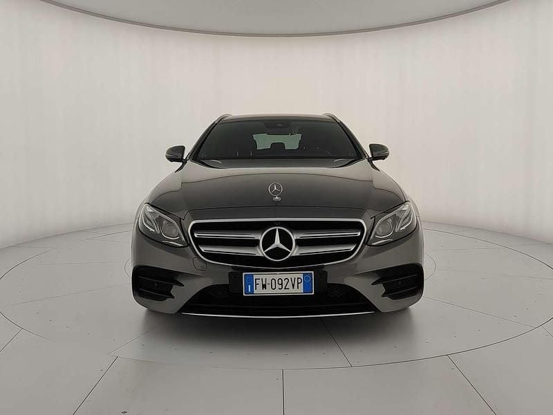 Usata Mercedes E300 Premium Plus 306 CV (225 kW) 2019 Grigio Station wagon