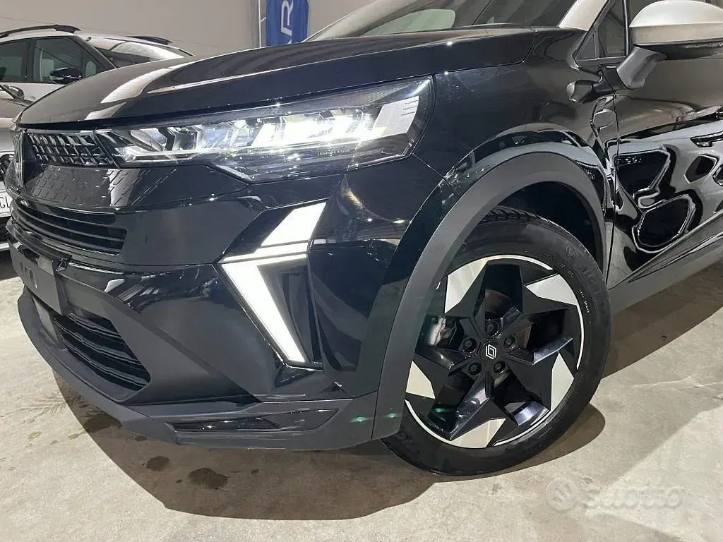 Usado Renault Captur Play 90 CV (66 kW) 2025 Negro SUV