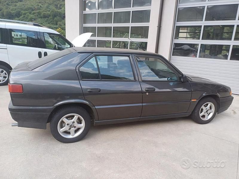 Usata Alfa Romeo 33 88 CV (64 kW) 1992 Grigio Berlina
