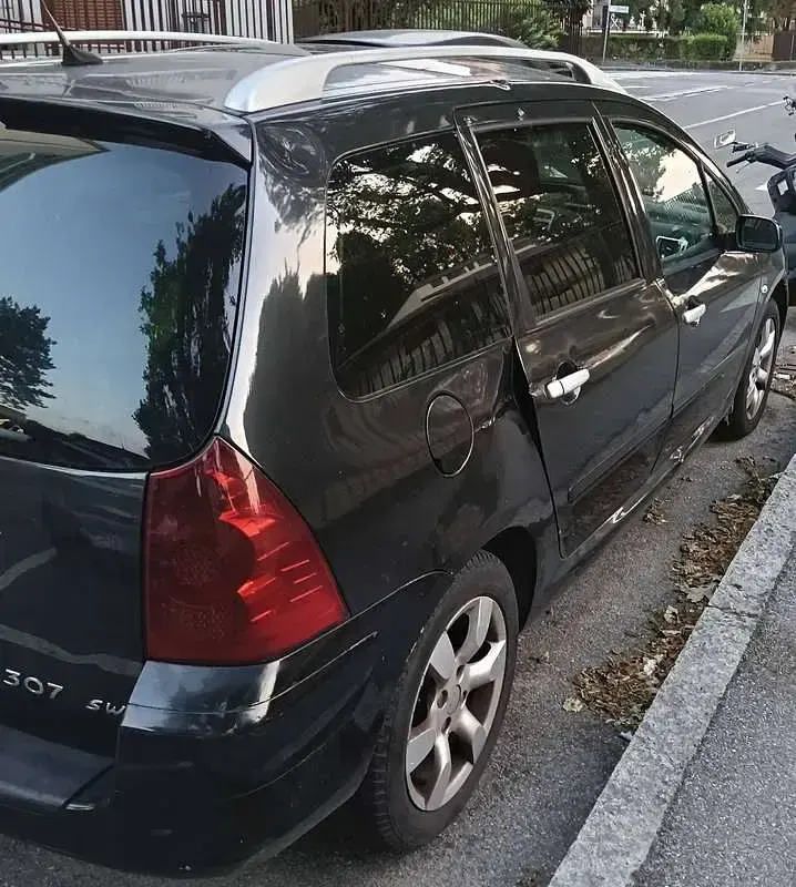Usata Peugeot 307 109 CV (80 kW) 2007 Nero Station wagon
