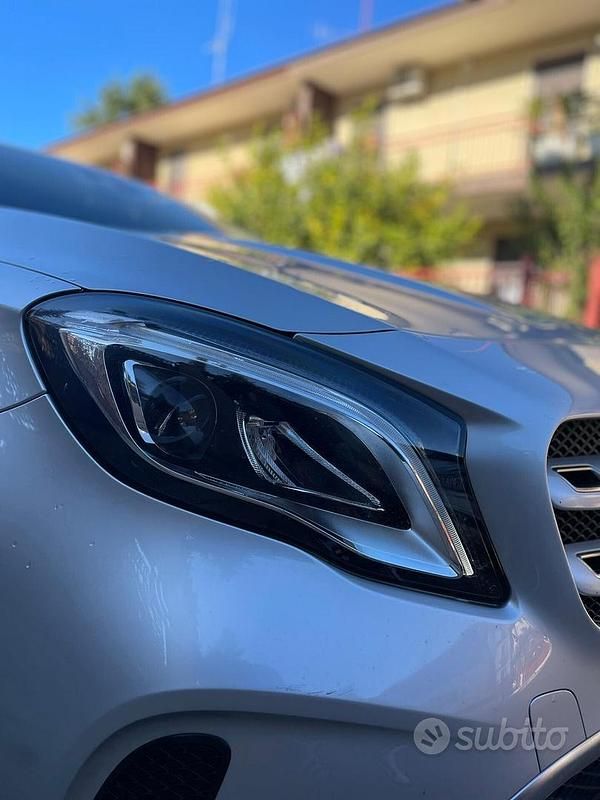 Usata Mercedes GLA200 Premium 136 CV (100 kW) 2019 Grigio SUV